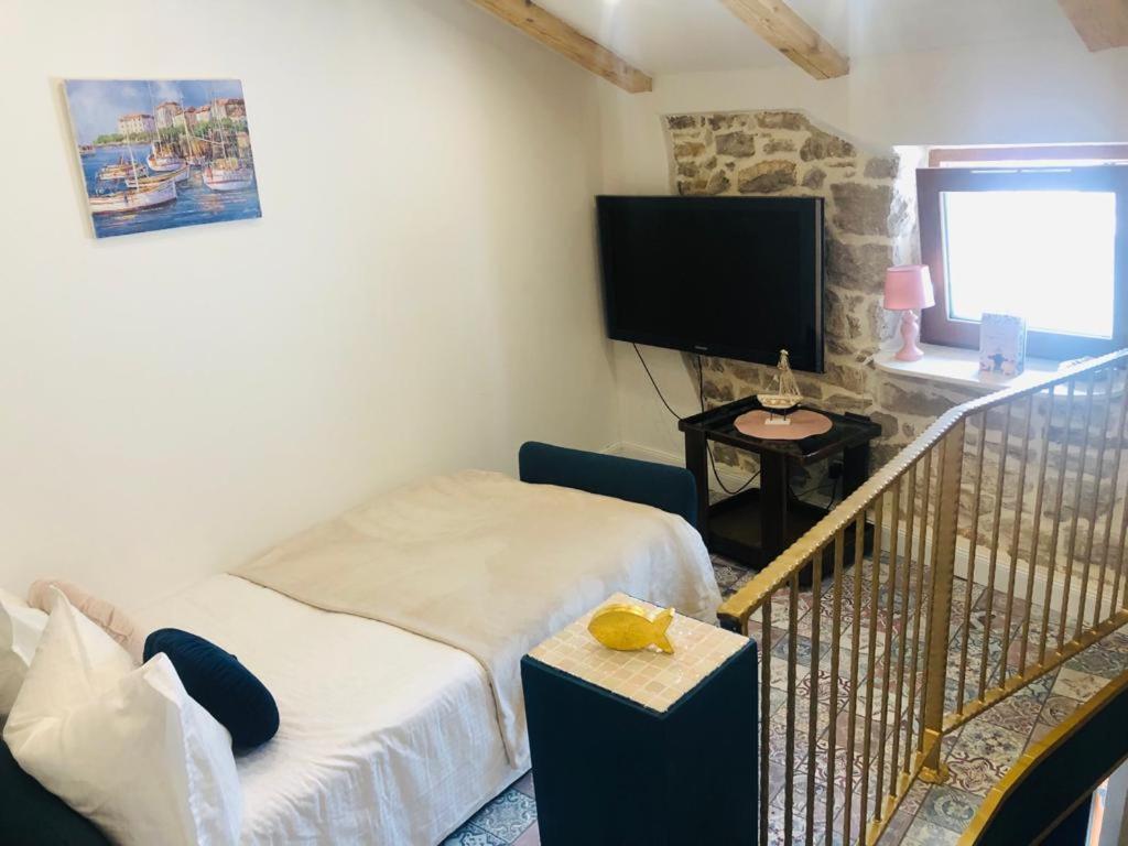 Istrian Stone House In The Heart Of The Beautiful Fishing Village Fazana - Only Few Steps From The Sea And The Wonderful Beach - Incl Plasma-Quad-Plus-Filter Against C O V I D Fažana Exterior foto