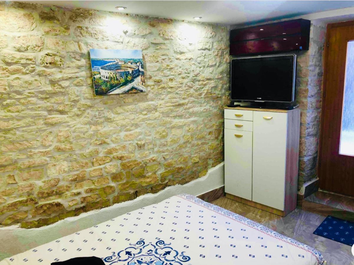 Istrian Stone House In The Heart Of The Beautiful Fishing Village Fazana - Only Few Steps From The Sea And The Wonderful Beach - Incl Plasma-Quad-Plus-Filter Against C O V I D Fažana Exterior foto